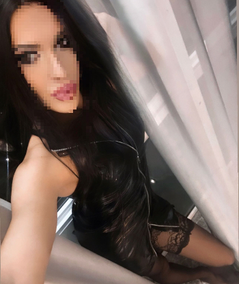 Девочка ТРАНС ЛЕДИ АДЕЛИНА с 2 размером груди исполнит страпон и пригласит к себе