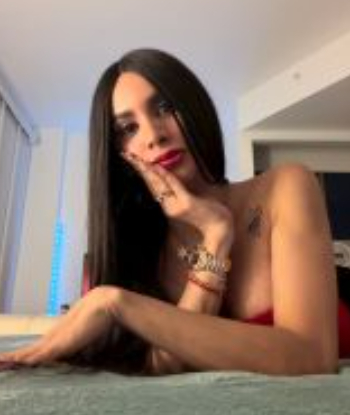 Профессионалка Ariana 23 лет исполнит минет в авто и позовет в гости в Любой район