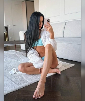 Девочка ЭВЕЛИНА стройная подарит куннилингус и примет у себя