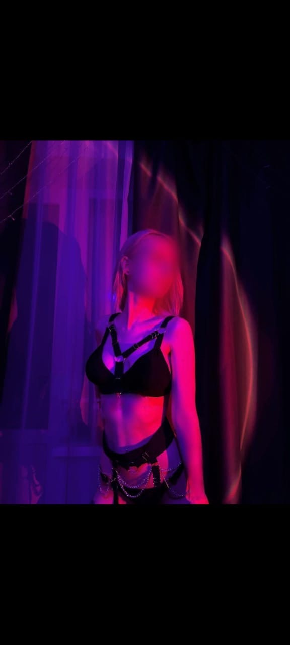 Девушка Аделина с 2 размером груди сделает с удовольствием эскорт и примет у себя