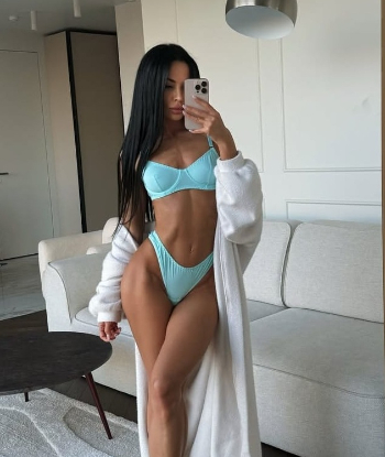 Массажистка ЭВЕЛИНА с 2 размером груди сделает профессионально куннилингус и позовет в гости в Район - Центр