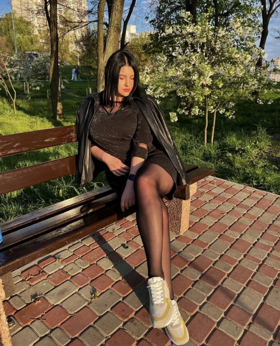 Профессионалка ОЛЕНЬКА с 4 размером груди сделает с удовольствием эротический массаж и примет у себя в Район - Центр