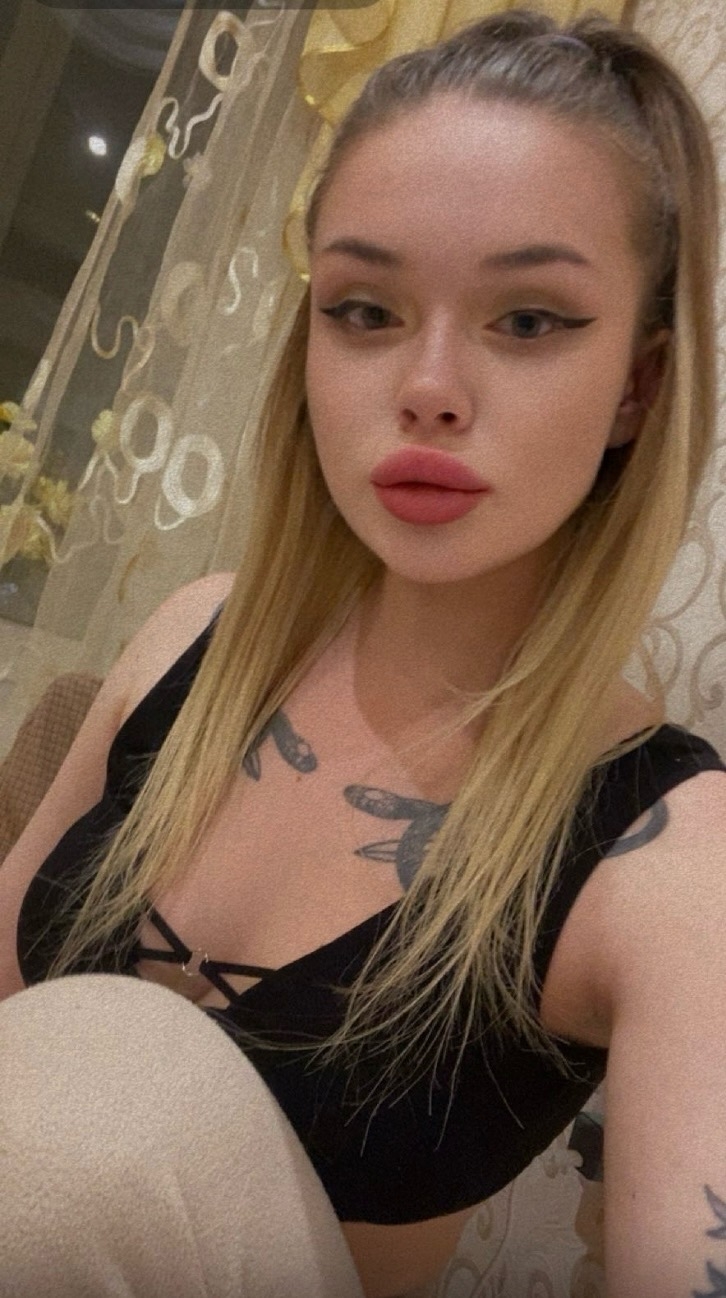 Брюнетка Нэнси стройная сделает нежно куннилингус и примет у себя в Любой район