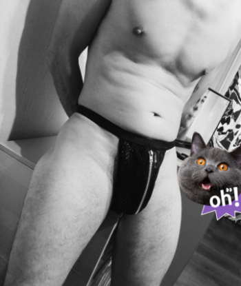 Шлюха Alex с 0 размером груди сделает качественно окончание на грудь и пригласит к себе в Любой район